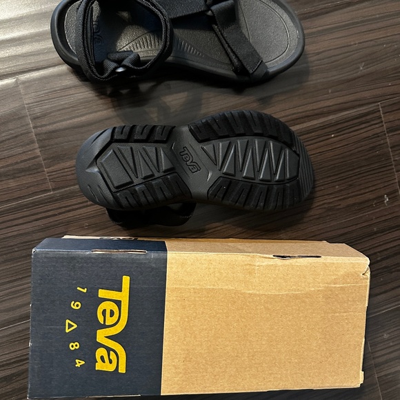 Men’s Teva sandals main image 4